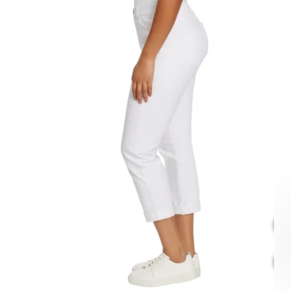 Gloria Vanderbilt Ladies' Cuffed Boyfriend Jean, Size10, Inseam 26 - Picture 2 of 11